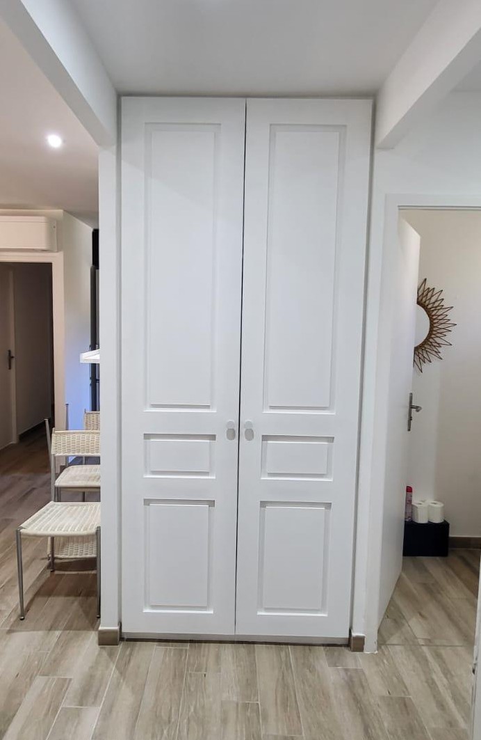 Meuble blanc fermé